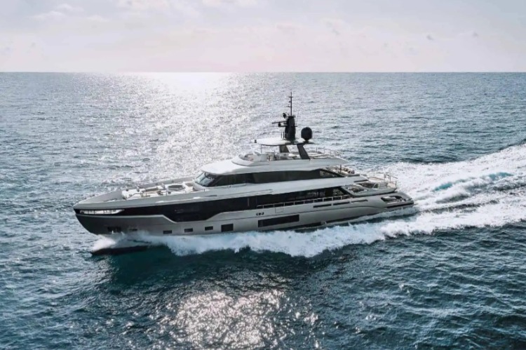 Azimut Grande Series Trideck