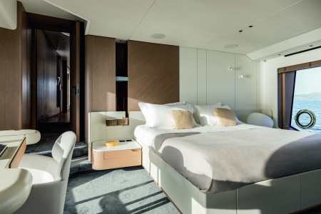 Azimut Grande 26M, for sale, vip cabin