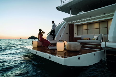 Azimut Grande 32M, for sale, bathing platform