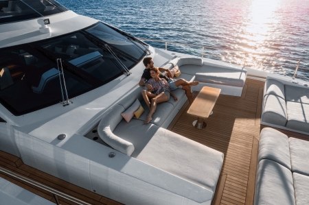 Azimut Grande 32M, for sale, fore lounge