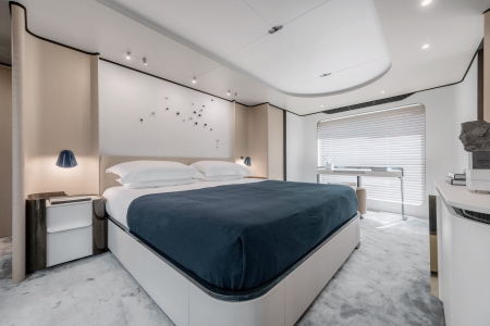 Azimut Grande 32M, for sale, owner suite