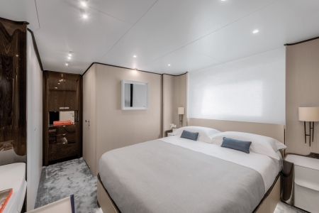Azimut Grande 32M, for sale, VIP cabin
