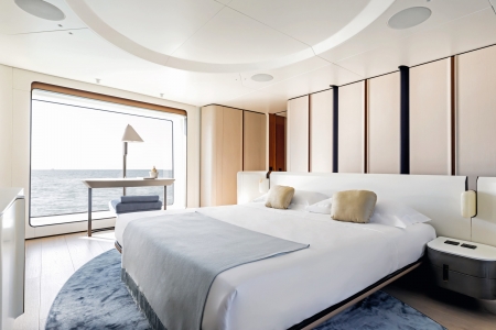 Azimut Grande 36M, for sale, owner suite