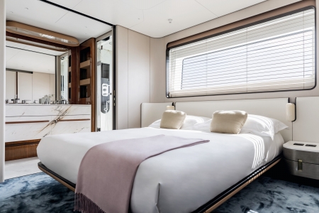 Azimut Grande 36M, for sale, owner suite 2