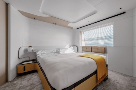 Azimut Grande Trideck, cabin