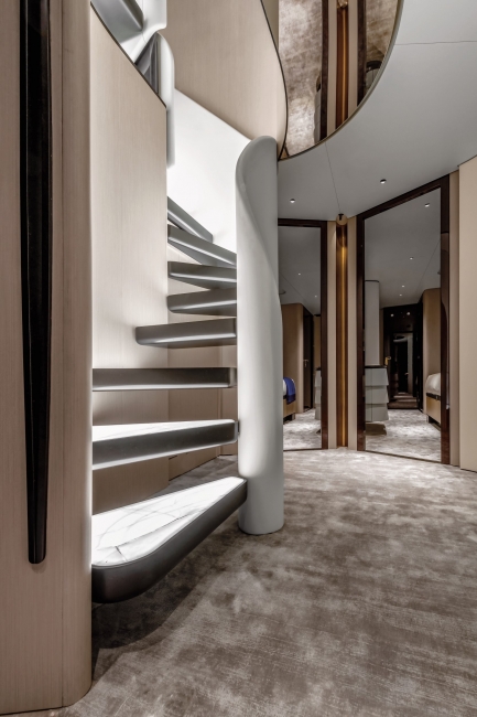Azimut Grande Trideck, lobby