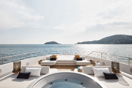 Azimut Grande Trideck, deck