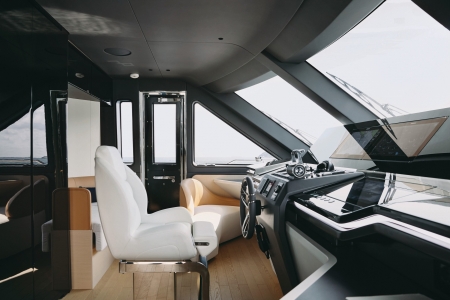 Azimut Grande Trideck, wheelhouse