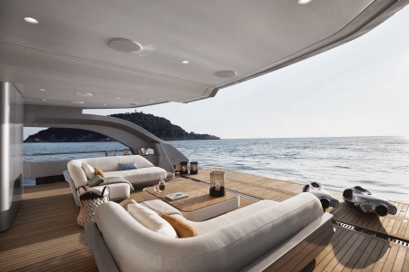 Azimut Grande Trideck, terrace