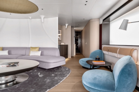 Azimut Grande Trideck, upper deck lounge