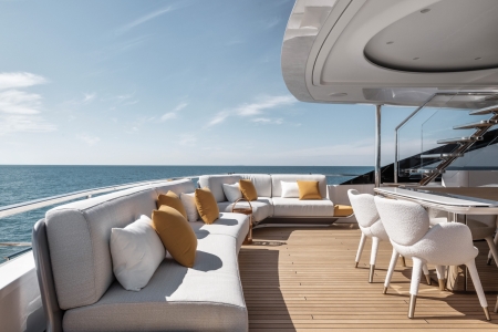 Azimut Grande Trideck, sundeck