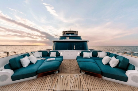 Azimut Magellano 25M, for sale, fore lounge