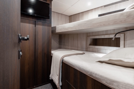 Azimut Magellano 25M, for sale, crew cabin