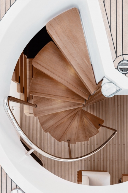 Azimut Magellano 25M, for sale, stairs