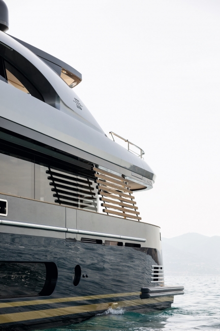 Azimut Magellano 30M, for sale, external 3