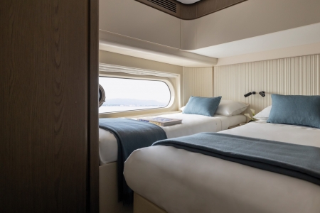 Azimut Magellano 60, for sale, Guest cabin