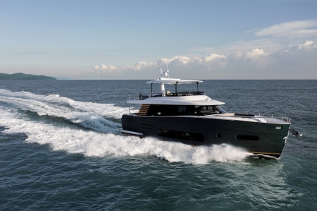 Azimut Magellano 66, for sale, external view