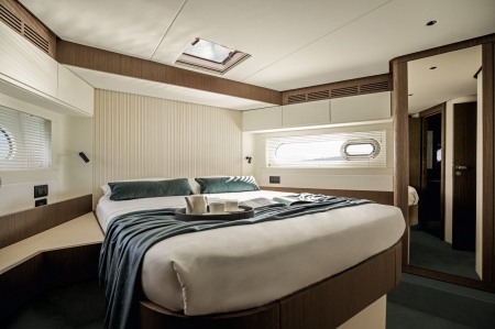 Azimut Magellano 66, for sale, VIP cabin