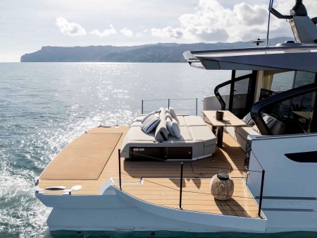 MXG Yachts, Azimut Seadeck 6, For sale, exterior 1