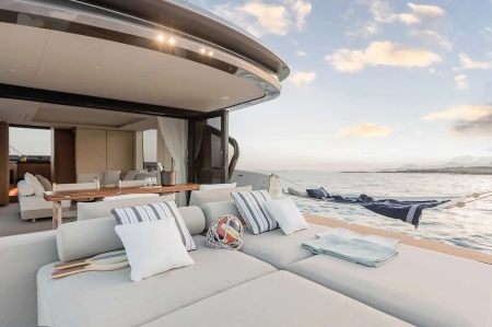 MXG Yachts, Azimut Seadeck 7, For sale, exterior