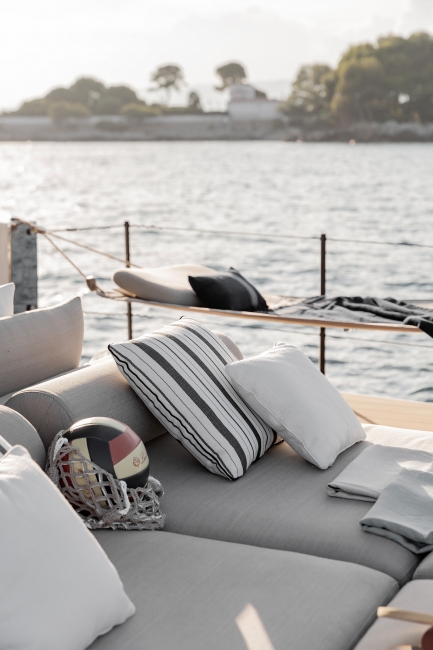 MXG Yachts, Azimut Seadeck 7, For sale, exterior 1