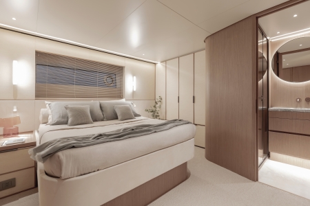 MXG Yachts, Azimut Seadeck 7, For sale, interior, cabin