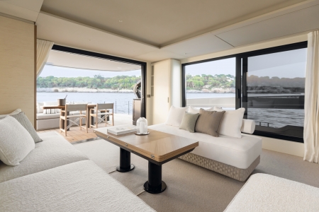 MXG Yachts, Azimut Seadeck 7, For sale, interior, salon