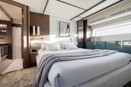 MXG Yachts, Azimut Fly 72, For sale, interior, cabin