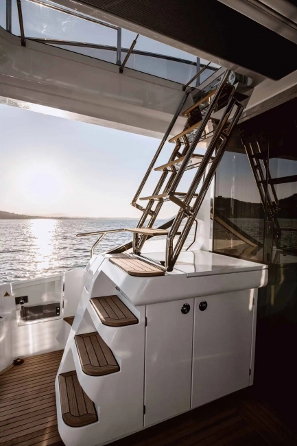 MXG Yachts, Azimut S6, for sale, interior 4