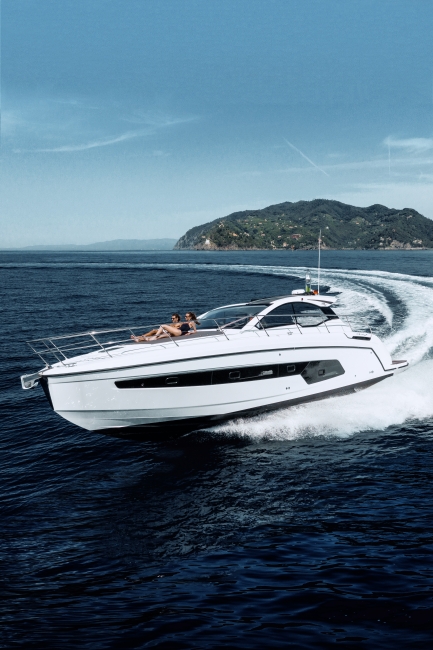 MXG Yachts, Azimut, Atlantis 45, For sale, exterior