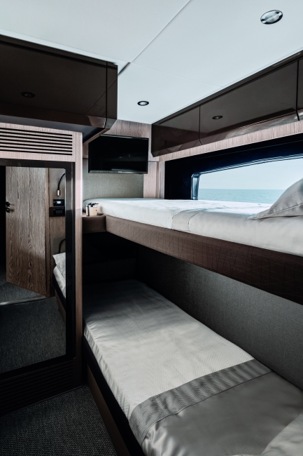 MXG Yachts, Azimut, Atlantis 51, For sale, interior 1