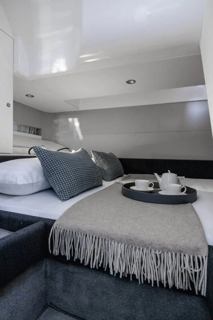 MXG Yachts, Azimut, Verve 42, For sale, cabin