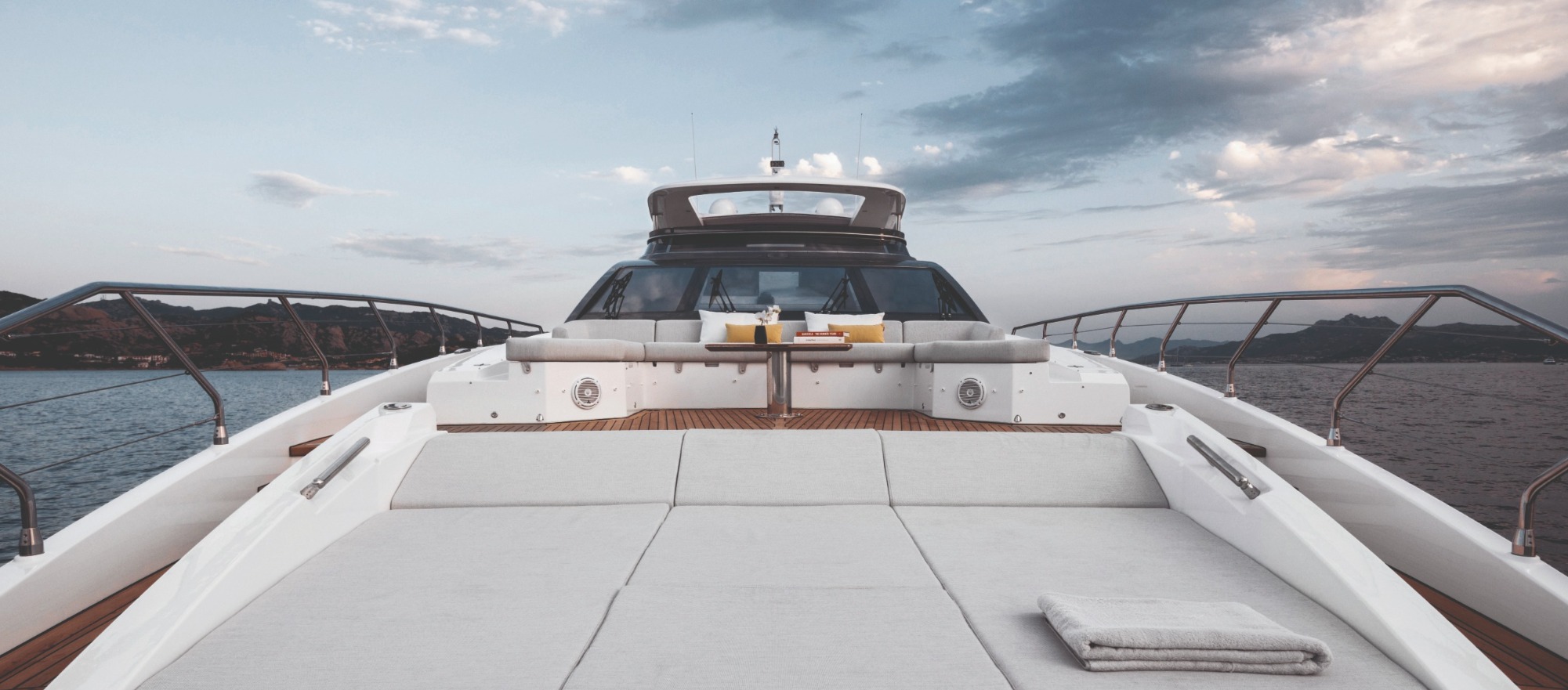 Azimut Grande 27M, brochure